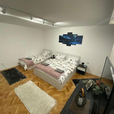 Ferienwohnung Apartman Bonaca Ni Exterior foto